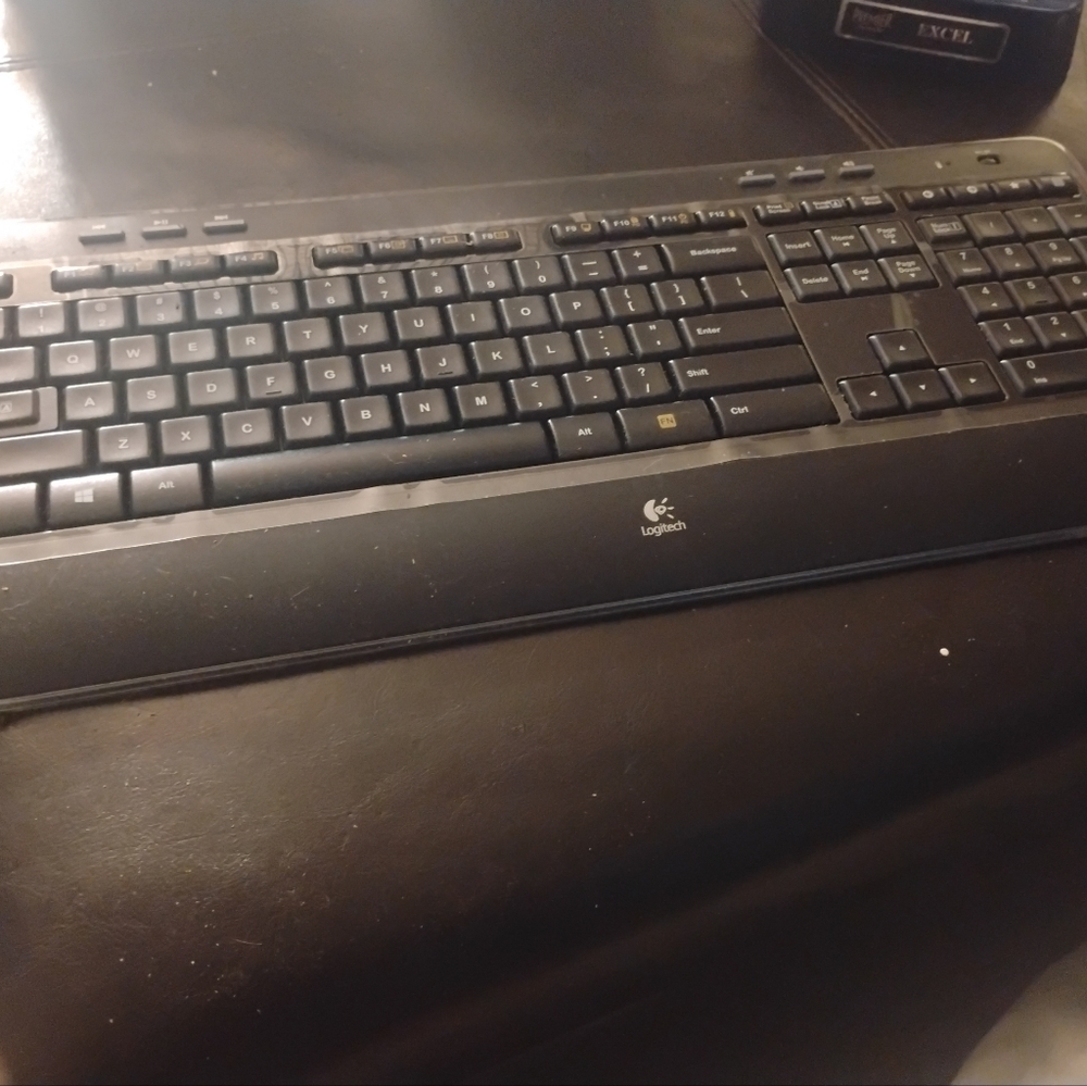Logitech Black Wireless Keyboard with Wrist Rest